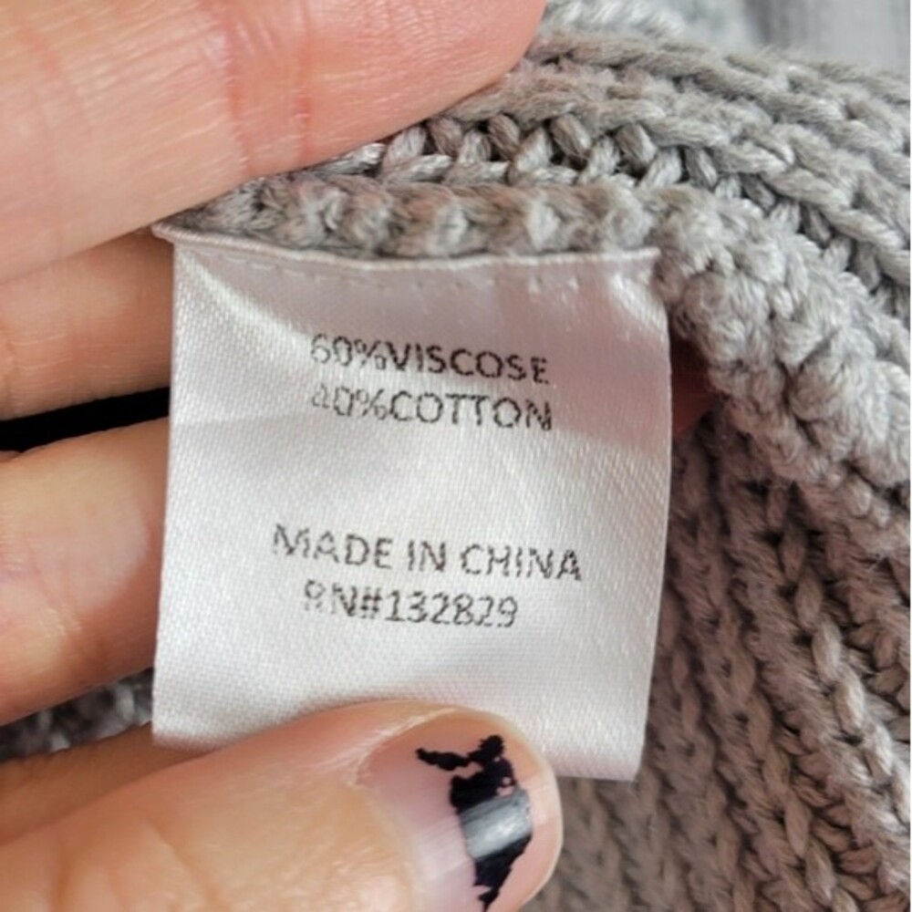 Lovers & Friends Addison gray ribbed knit flared sleeve v cut neckline sweater - Picture 8 of 10